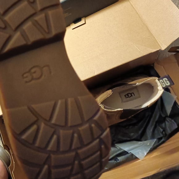 Size 6 ugg boots unisex - Picture 3 of 4